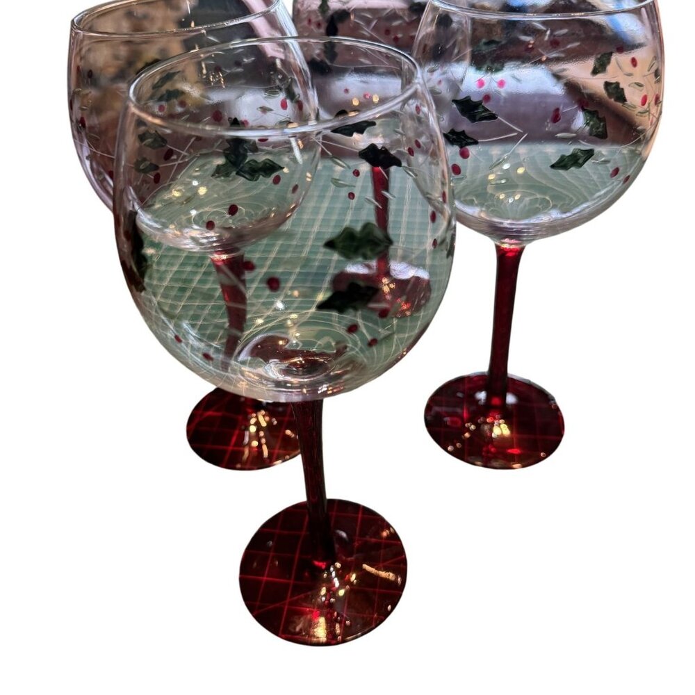 Pfaltzgraff Winterberry Holiday-Themed Wine Glasses Set Of 4 Hand Wash Only Red